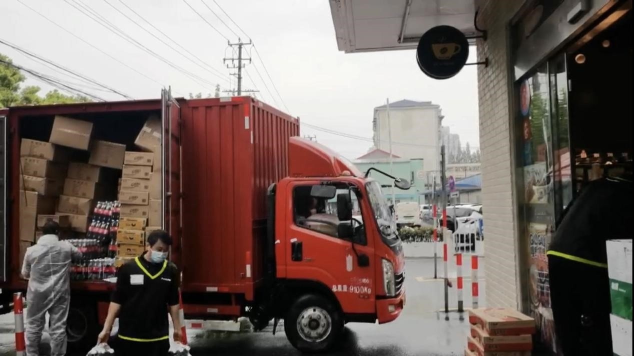 上海458家全家便利店线上接单 日供货量超3万箱